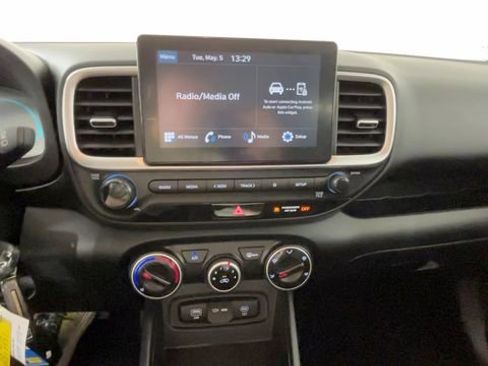 Used 2025 Hyundai Venue SE FWD image 29
