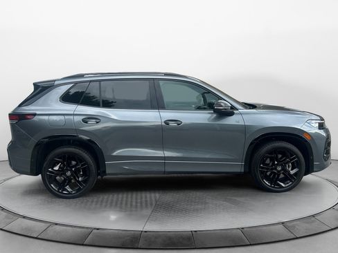 Certified 2025 Volkswagen Tiguan SE R-Line AWD/4WD image 8