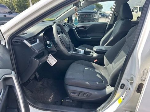 Used 2020 Toyota RAV4 XLE w/ Convenience Package FWD image 21