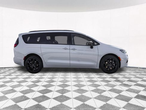 New 2026 Chrysler Pacifica Select w/ S Appearance Package AWD/4WD image 11