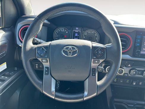 Used 2019 Toyota Tacoma TRD Off-Road w/ Technology Package AWD/4WD image 18