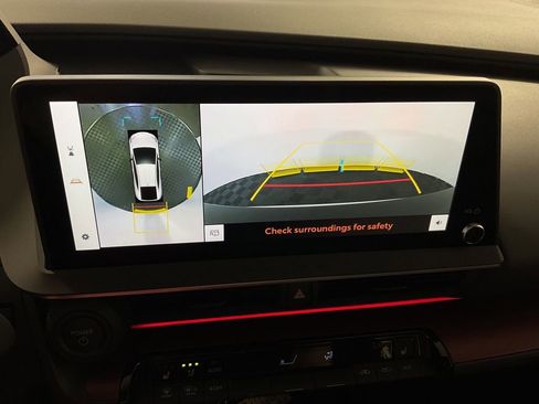 New 2025 Toyota Prius Plug-In Hybrid image 5