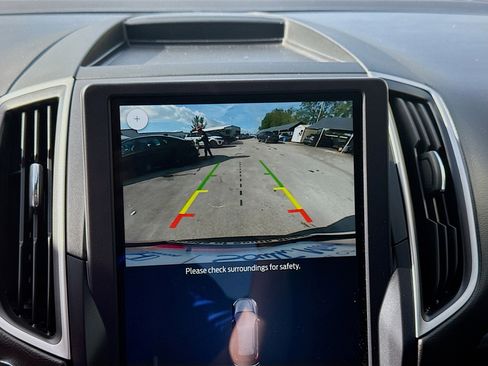 Used 2022 Ford Edge SEL w/ Convenience Package image 13