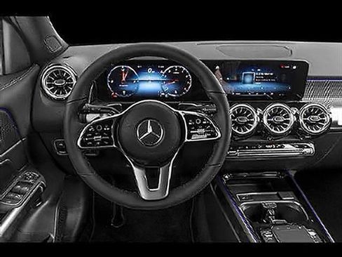 Used 2023 Mercedes-Benz GLB 250 4MATIC image 21