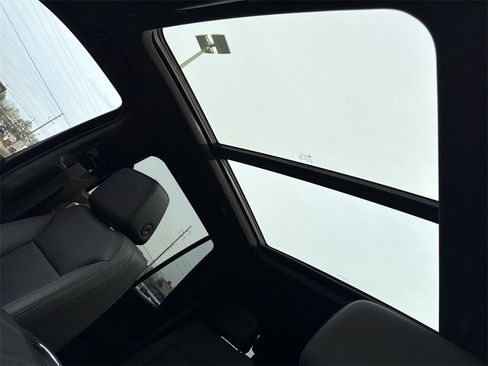 Used 2023 Chevrolet Tahoe Z71 w/ Luxury Package image 36