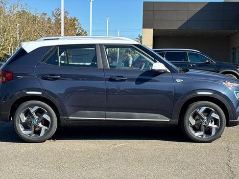 New 2026 Hyundai Venue SEL image 3