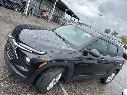 Used 2024 Chevrolet TrailBlazer LS image 3