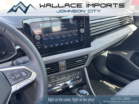 Used 2025 Volkswagen Jetta SE FWD image 23