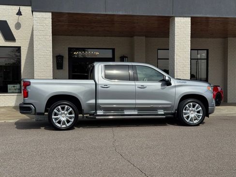 Used 2024 Chevrolet Silverado 1500 High Country w/ High Country Premium Package AWD/4WD image 16