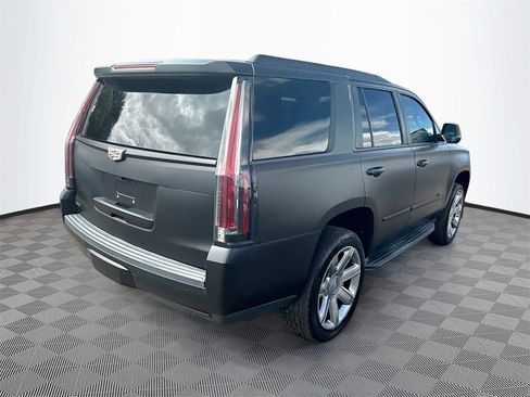 Used 2018 Cadillac Escalade Luxury image 6