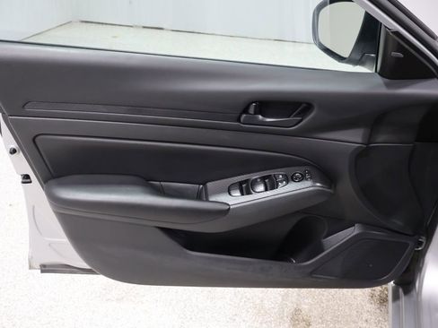 Used 2024 Nissan Altima 2.5 S image 12