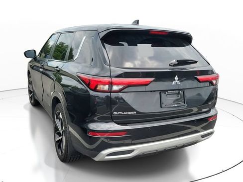 Used 2023 Mitsubishi Outlander SE FWD image 5