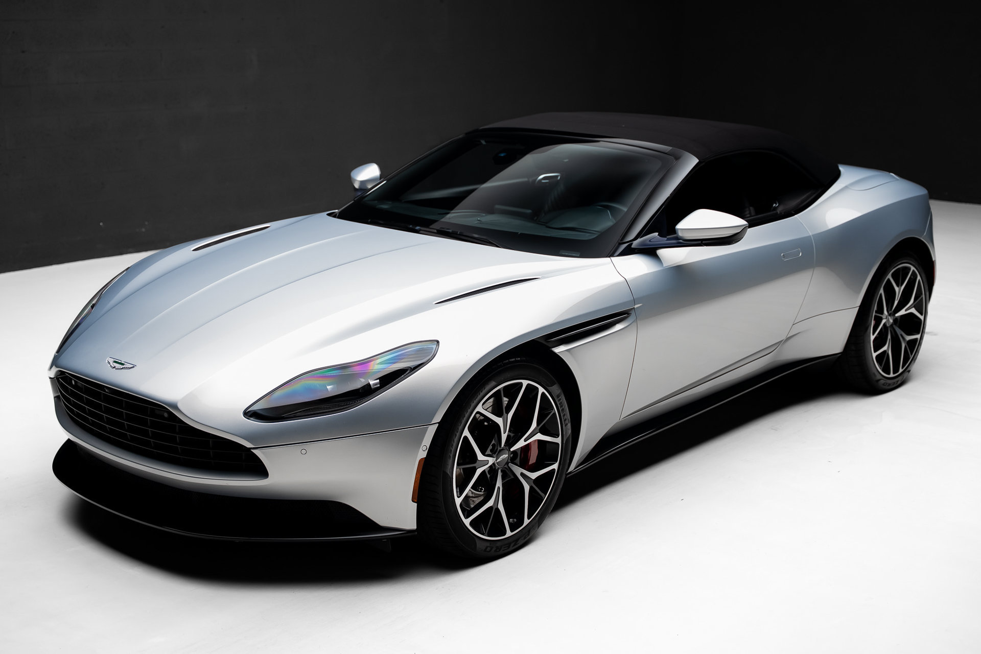 Used 2019 Aston Martin DB11 Volante RWD image 5