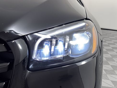Used 2025 Mercedes-Benz GLS 580 4MATIC image 12