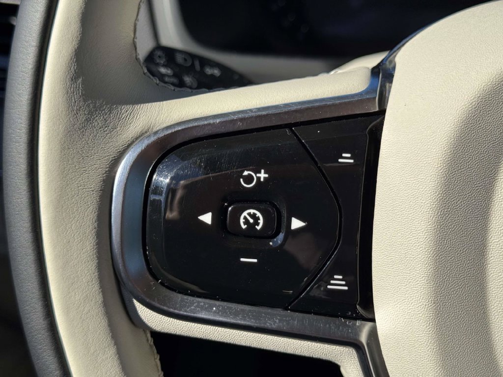 Certified 2024 Volvo XC90 T8 Ultimate w/ Protection Package AWD/4WD image 18