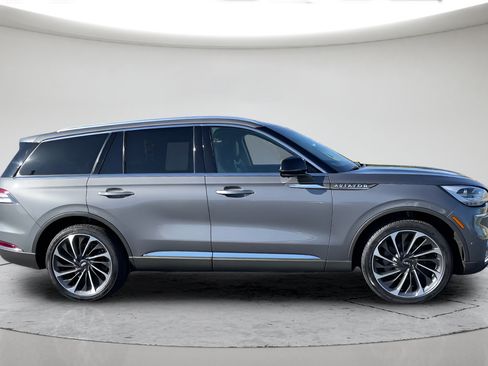 Used 2023 Lincoln Aviator Reserve w/ Equipment Group 201A AWD/4WD image 5