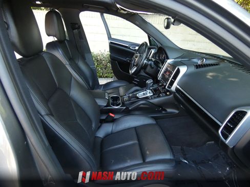 Used 2018 Porsche Cayenne AWD/4WD image 24