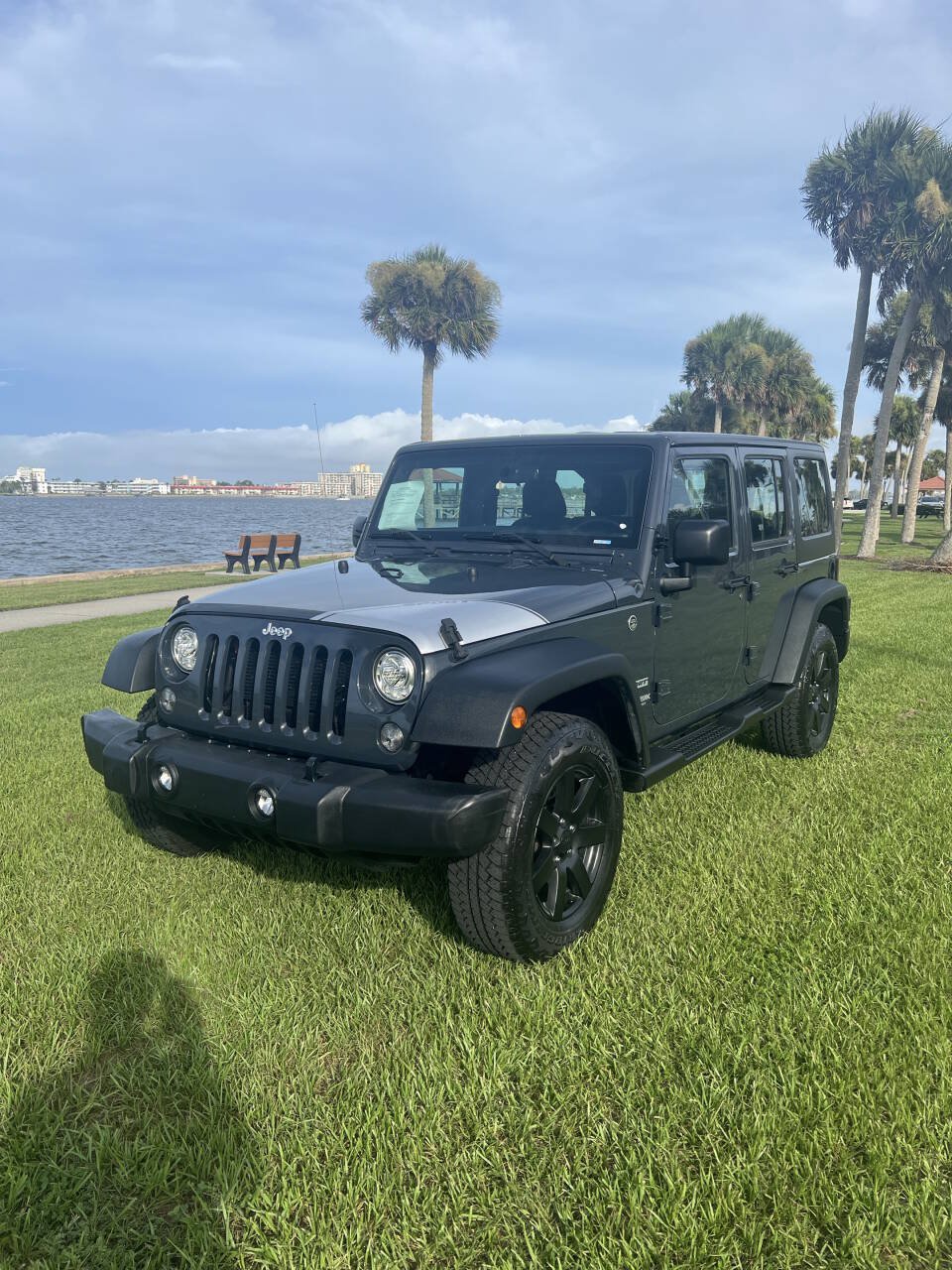 Used 2018 Jeep Wrangler Unlimited Sport w/ Connectivity Group AWD/4WD image 1