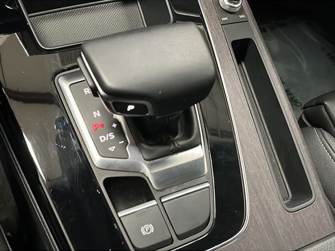 Used 2022 Audi Q5 e Premium w/ Convenience Package AWD/4WD image 19