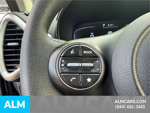 Used 2025 Kia Soul LX w/ LX Technology Package FWD image 22