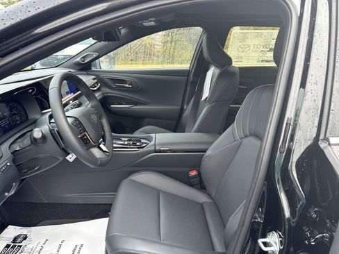 New 2025 Toyota Crown Signia w/ Advanced Technology Package image 13