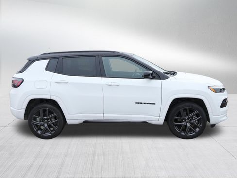 Used 2024 Jeep Compass Limited w/ High Altitude Package AWD/4WD image 8