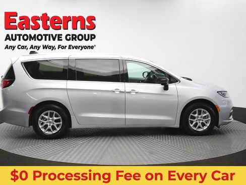 Used 2024 Chrysler Pacifica Touring-L FWD image 46