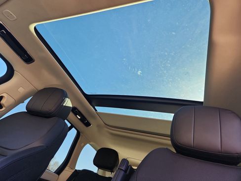 Used 2024 Land Rover Range Rover SE image 12