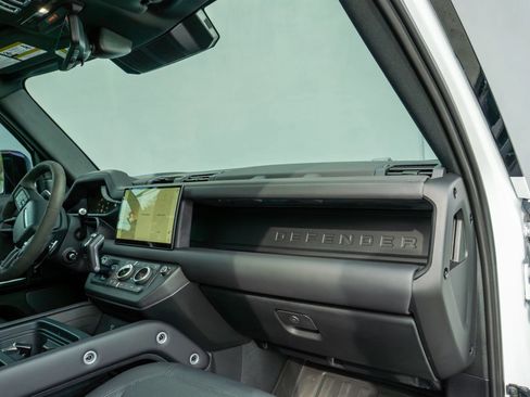 Used 2023 Land Rover Defender 110 image 54