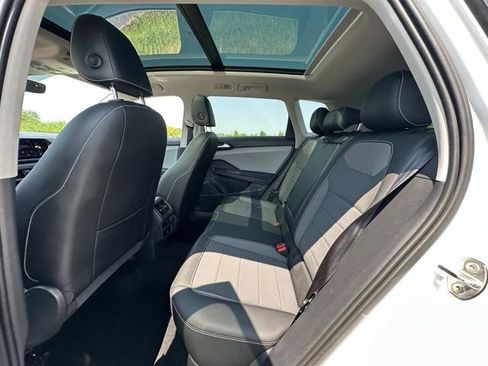 Certified 2023 Volkswagen Taos SE w/ Panoramic Sunroof Package AWD/4WD image 29