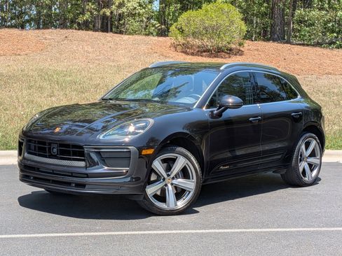 Certified 2025 Porsche Macan AWD/4WD image 1