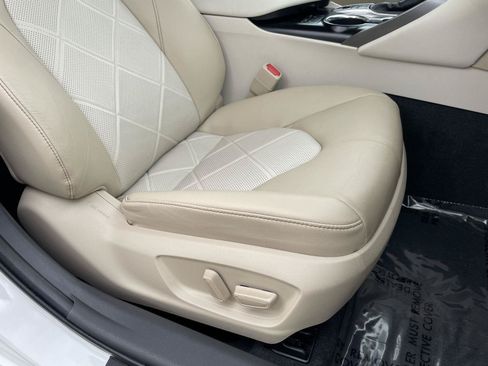 Used 2019 Toyota Camry XLE FWD image 3