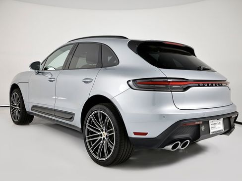 Certified 2026 Porsche Macan AWD/4WD image 3