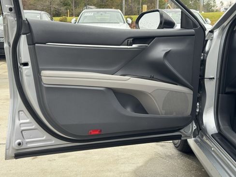 Used 2022 Toyota Camry LE w/ Cold Weather Package image 17