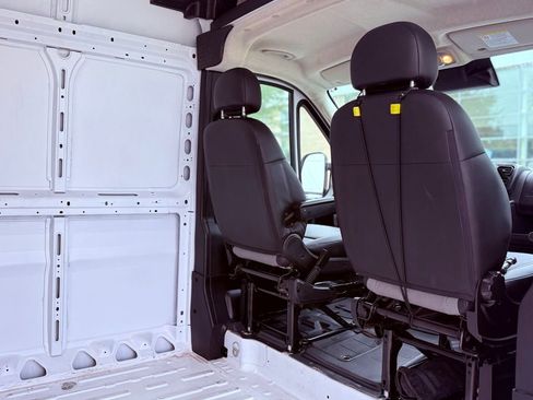Used 2025 RAM ProMaster 2500 w/ Convenience Group FWD image 24