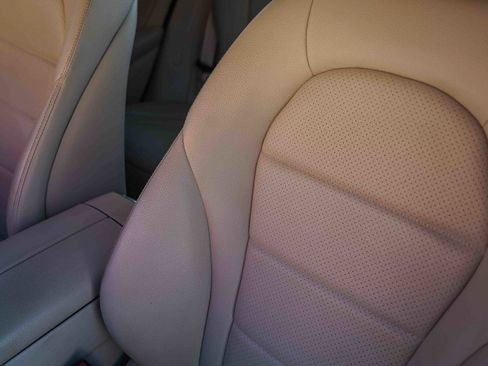 Used 2019 Mercedes-Benz GLC 300 image 34