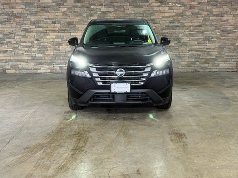 Certified 2025 Nissan Rogue SV image 3