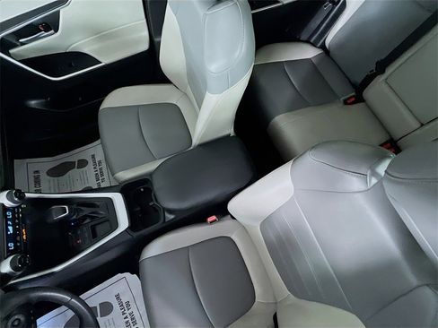 Used 2023 Toyota RAV4 XLE Premium image 22