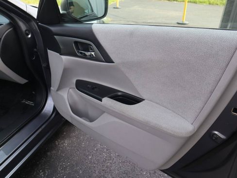 Used 2013 Honda Accord LX image 34