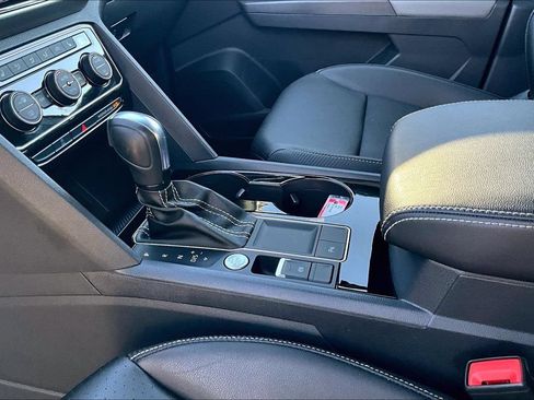 Used 2023 Volkswagen Atlas Cross Sport SE FWD image 19