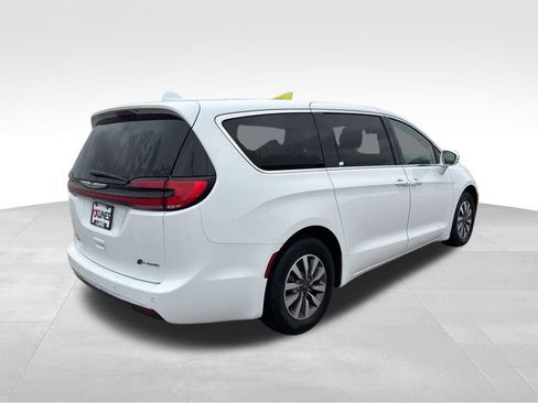 Used 2022 Chrysler Pacifica Touring-L image 12