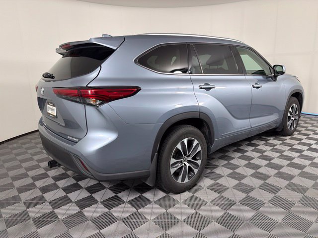 Used 2020 Toyota Highlander XLE AWD/4WD image 6