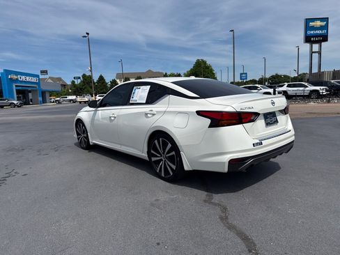 Used 2020 Nissan Altima 2.5 SR w/ Premium Package FWD image 5