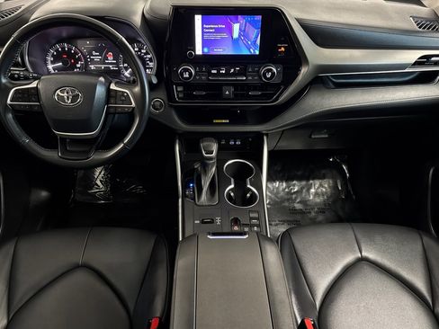 Used 2023 Toyota Highlander XLE image 13