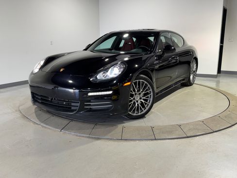 Used 2016 Porsche Panamera 4 image 3
