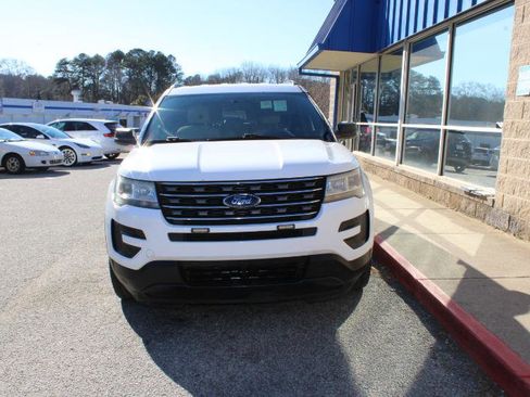 Used 2017 Ford Explorer 4WD image 2