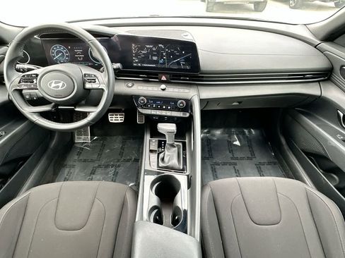 Used 2025 Hyundai Elantra SEL FWD image 23