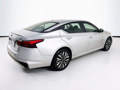Used 2024 Nissan Altima 2.5 SV FWD image 8