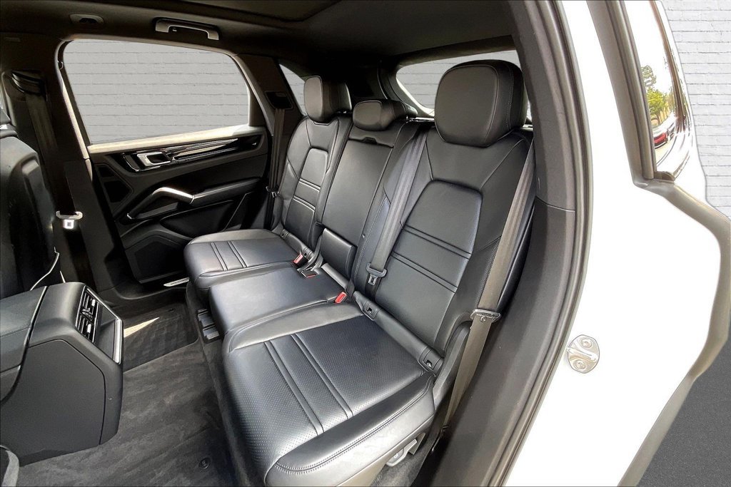 Used 2023 Porsche Cayenne w/ Premium Package AWD/4WD image 21