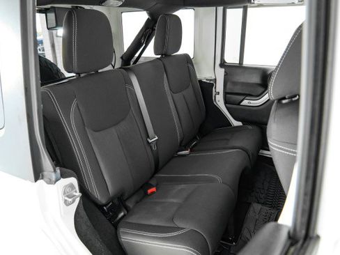 Used 2015 Jeep Wrangler Unlimited Sahara w/ Connectivity Group image 31